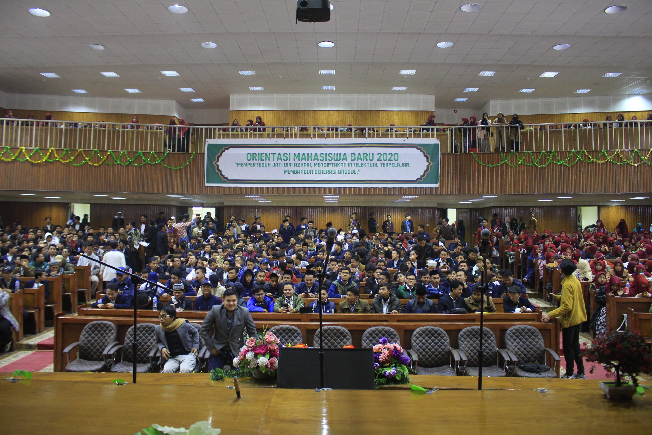 Perfotoan bersama usai pelaksanaan Ormaba 2020 di Gedung Fakultas Pendidikan Al-Azhar, Hay Sadis, Kairo. (Sumber: Dok. Ormaba 2020)